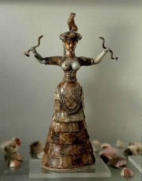 CiviltÃ  cretese-micenea. Statuetta in ceramica della Dea dei serpenti da Cnosso (IrÃ¡klion, Museo).De Agostini Picture Library / G. Dagli Orti